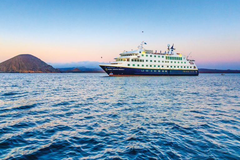 Lindblad Expeditions moderiert „Good Morning America“ Live-Übertragung von den Galápagos-Inseln an Bord der National Geographic Endeavour II