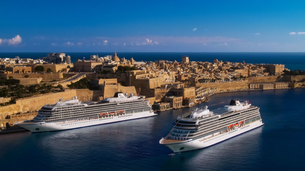 NEUESTES HOCHSEESCHIFF DER PREISGEKRÖNTEN VIKING-FLOTTE AUF DEN NAMEN DER GRÄFIN VON CARNARVON VON HIGHCLERE CASTLE GETAUFT